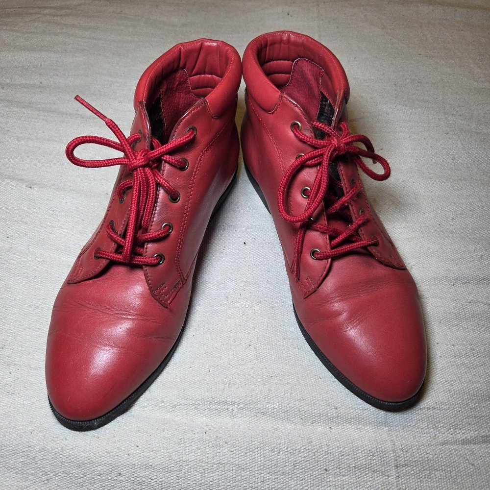 size 6M vintage womens red leather ankle boots Danexx 80's lace up